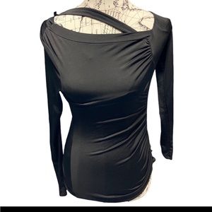 One shoulder cut-out top 🖤